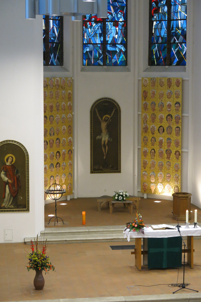 Blick in den Altarraum der St. Bartholomäuskirche. 